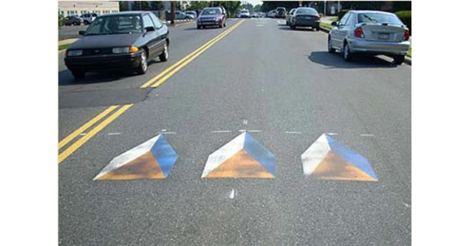 3D images to slow down drivers