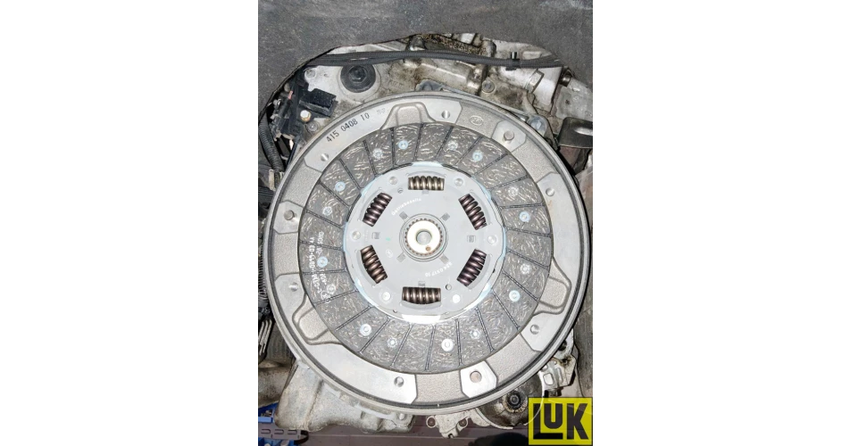 BMW 1S 2.0TD - Clutch & DMF replacement 