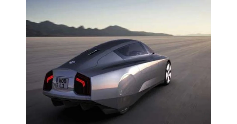 Car makers adopt narrow thinking	