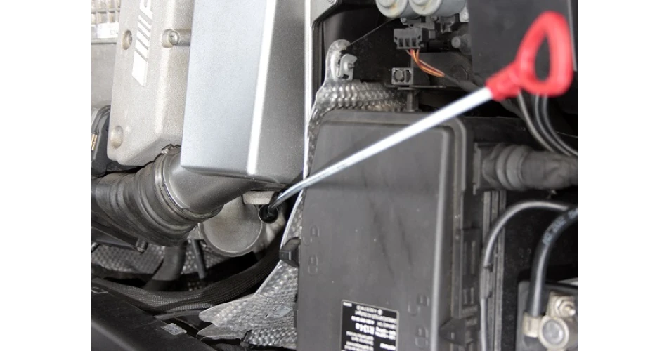 Checking gearbox oil level in Mercedes 5-Spd auto