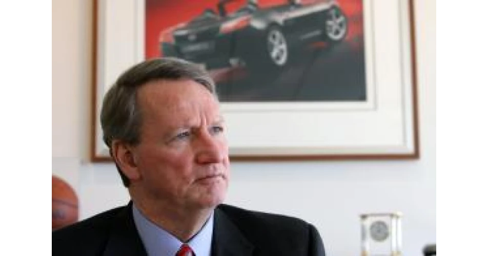 General Motors CEO steps aside