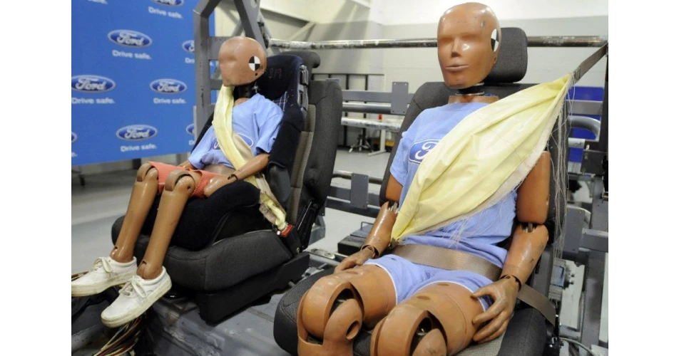 Inflatable rear seat belts