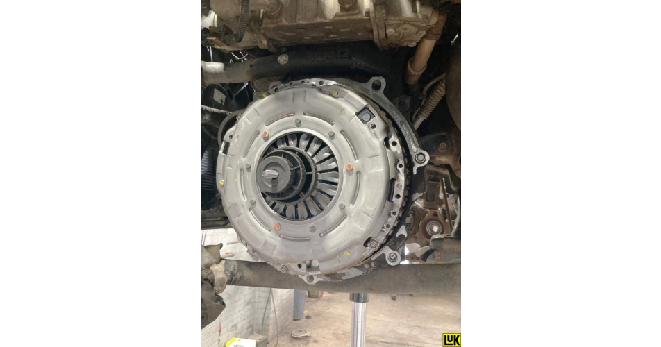 Clutch & DMF replacement - Kia Carens