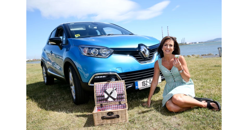 Lorraine picks up her new Renault Captur