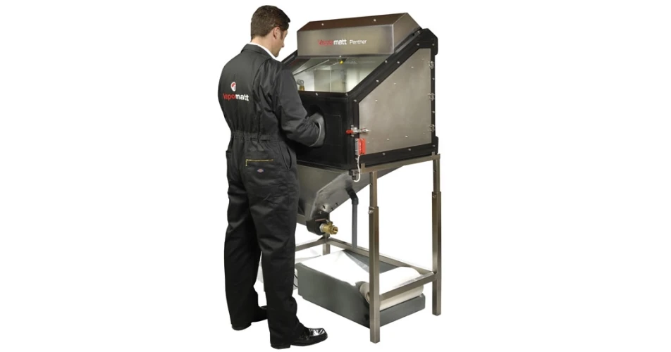 Flexible wet blasting solutions