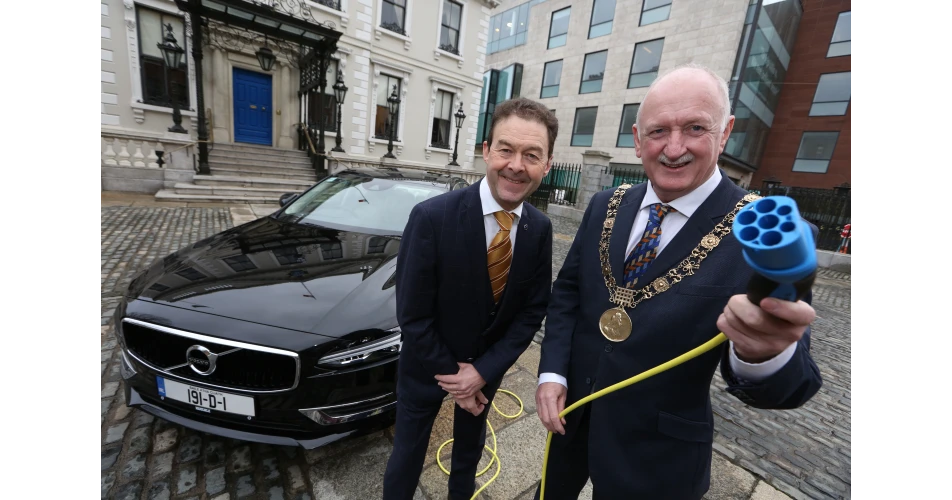 Lord Mayor turns to hybrid