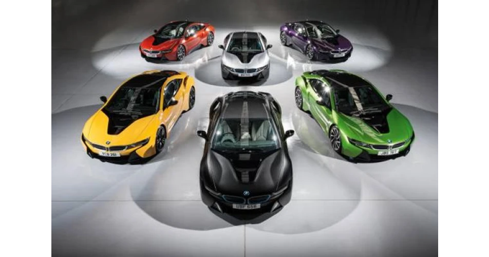 BMW adds to I8 colour 
