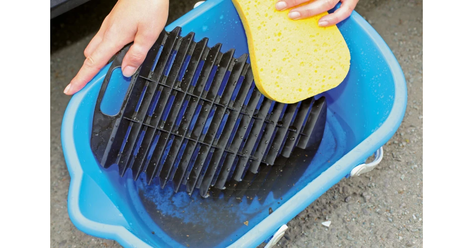 New wash-bucket with integrated dirt trap from Laser Tools