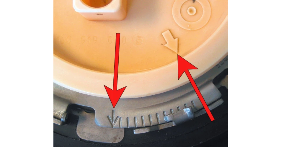 Incorrect tank indication due to fitting error