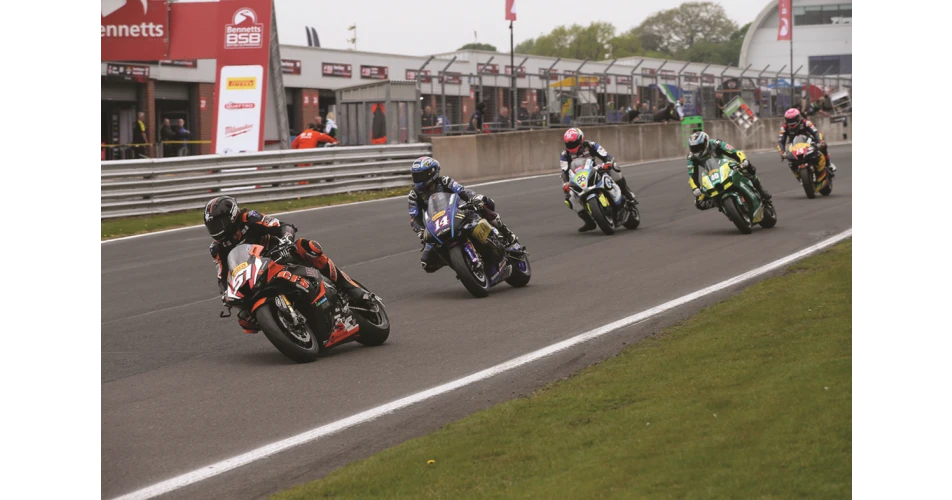 Elliott excels at Oulton Park