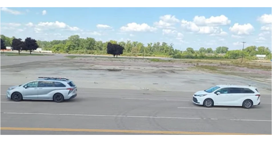 Toyota develops hitchless towing system