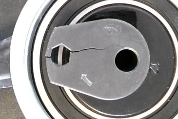 Cam tensioner pulley fracture problem
