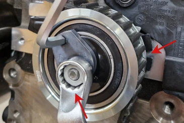 Tensioner pulley fractures