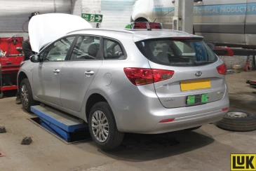 Replacing the clutch assembly on a Kia Ceed 1.4 