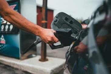 UK to delay petrol car ban until 2035
