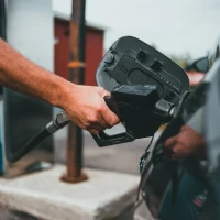 UK to delay petrol car ban until 2035